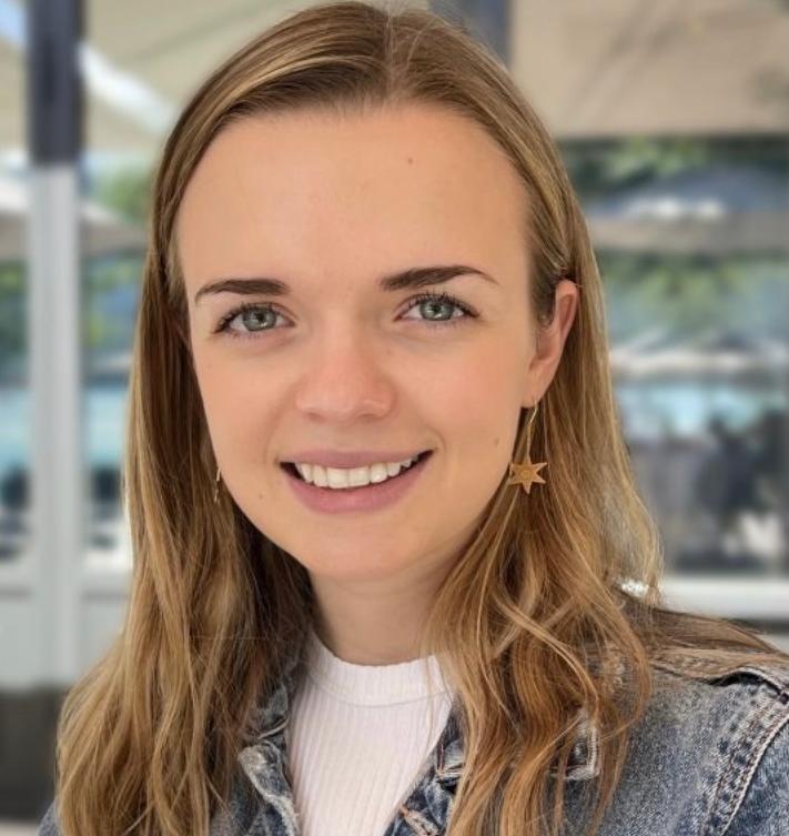Chloe DHers headshot